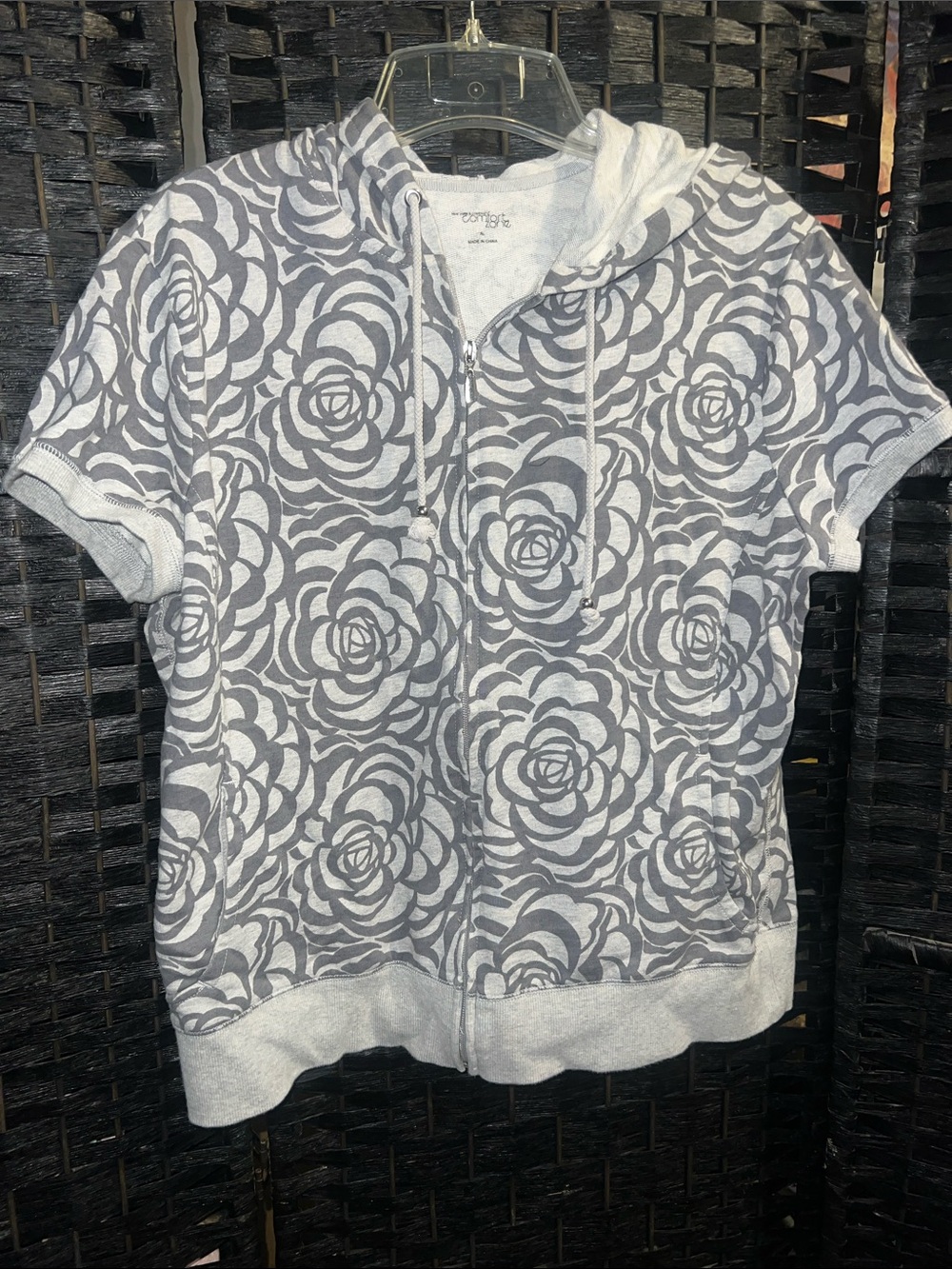 Short Sleeve Zip Hoodie - Gray Floral Print New York & Co. size XL